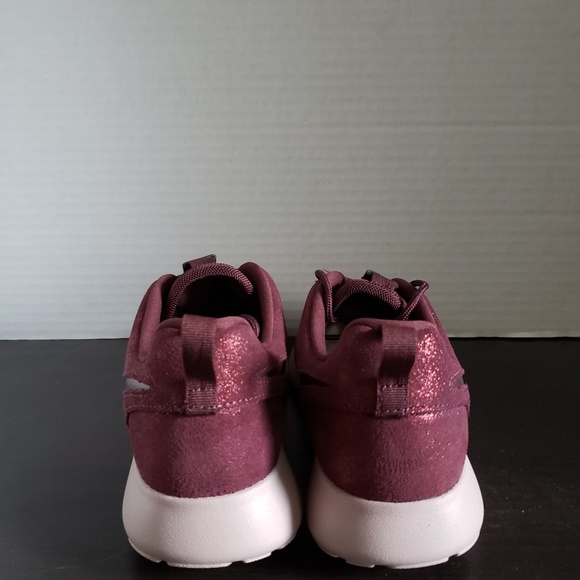 NIKE ROSHE ONE PREMIUM (WOMEN'S 7.5) - Picture 2 of 4